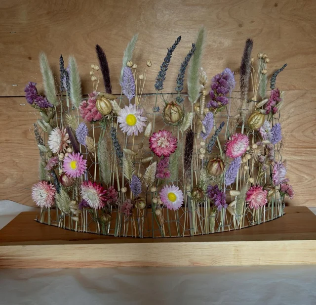 Join us on Friday @congham_hall to make this beautiful wild flower panel. The class will be informal, in the private dining room at Congham Hall. After the workshop we’ll regroup in the library for a delicious afternoon tea. Link to book in bio. #afternoontea #ConghamHall #kingslynn #Norfolk #workshop #todo #flowers #driedflowers #handmade #home #whatson